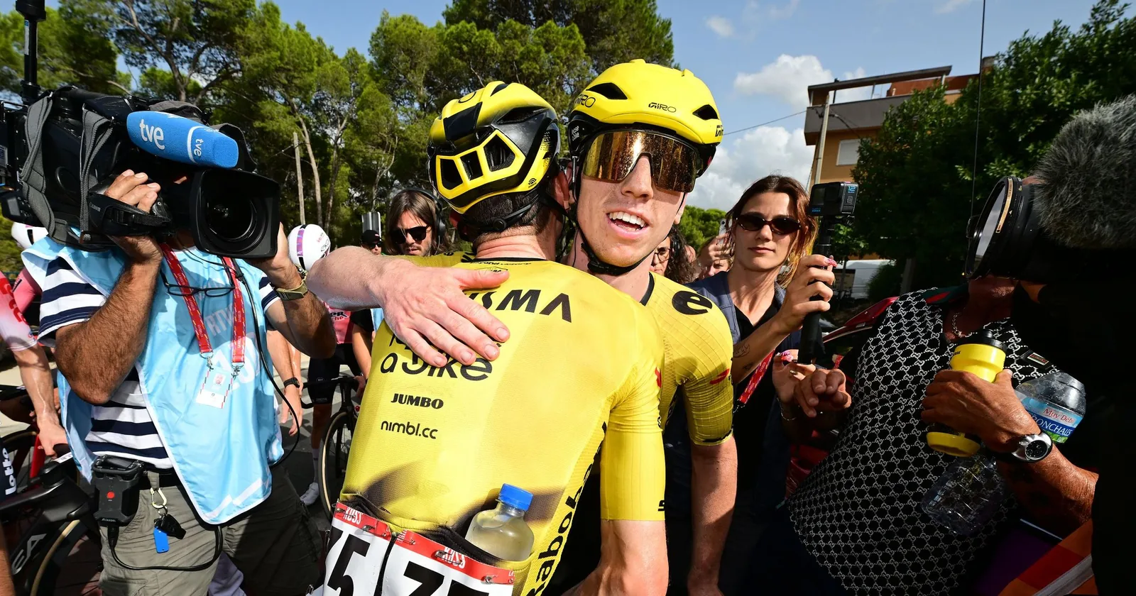 Matthew Brennan remporte la 5e étape de la Vuelta 2026, saluant le travail de son équipe
